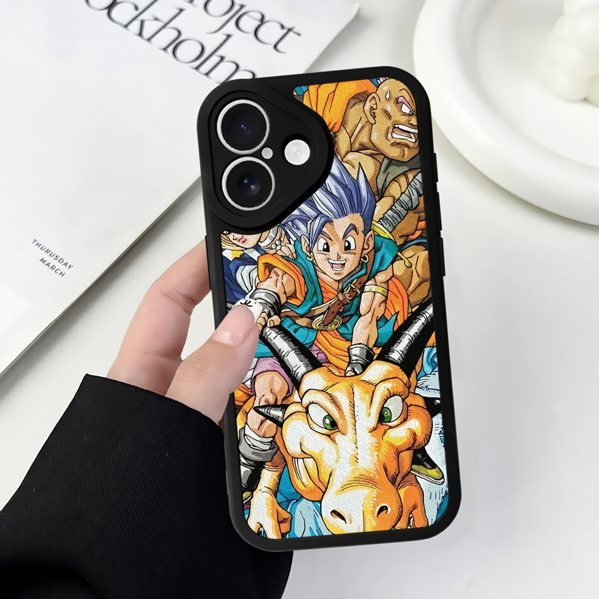 （画像用） ドラゴンクエスト Doragon Kuesuto Dragon Quest 【iPhone 16シリーズ対応】シリコンスマホケース（レザー調） 材質：シリコン